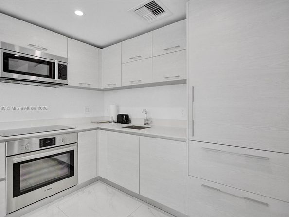 1300 S Miami Ave 1407, Miami FL 33130