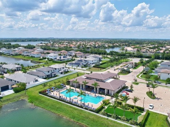 4416 SW 175th Ave, Miramar FL 33029