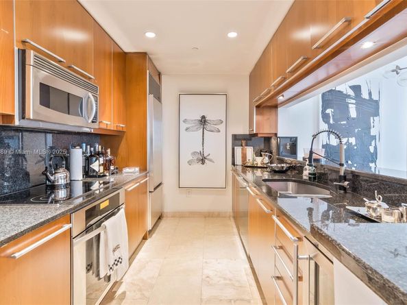 901 Brickell Key Blvd 2702, Miami FL 33131