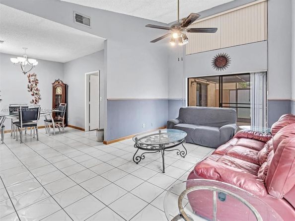 9401 NW 14th Ct 224, Pembroke Pines FL 33024
