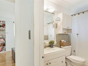 4020 SW 2nd St, Plantation FL 33317