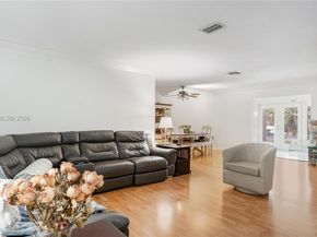 4020 SW 2nd St, Plantation FL 33317