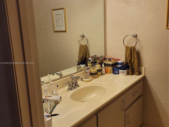 9521 NW 14th Ct 212, Pembroke Pines FL 33024