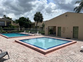 9521 NW 14th Ct 212, Pembroke Pines FL 33024