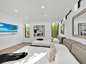 530 NW 41st St, Miami FL 33127