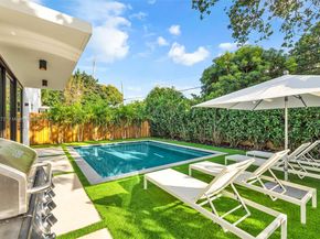 530 NW 41st St, Miami FL 33127