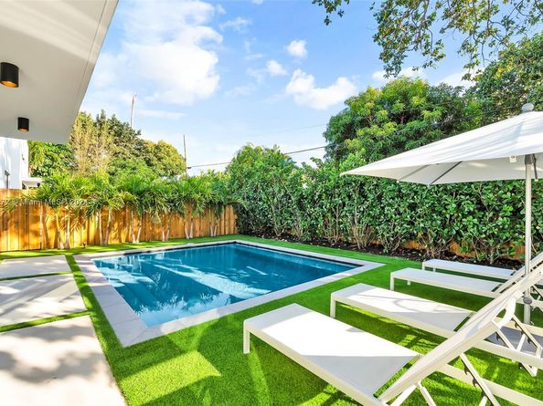 530 NW 41st St, Miami FL 33127