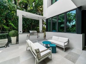 5327 N Bay Rd, Miami Beach FL 33140