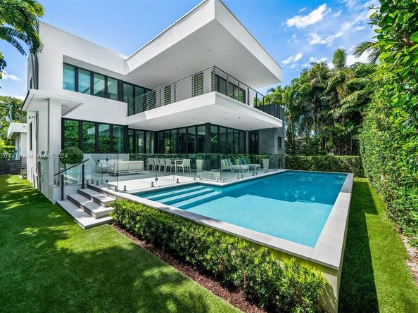 5327 N Bay Rd, Miami Beach FL 33140