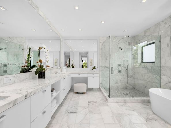 5327 N Bay Rd, Miami Beach FL 33140
