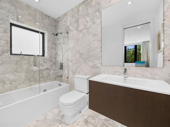 5327 N Bay Rd, Miami Beach FL 33140