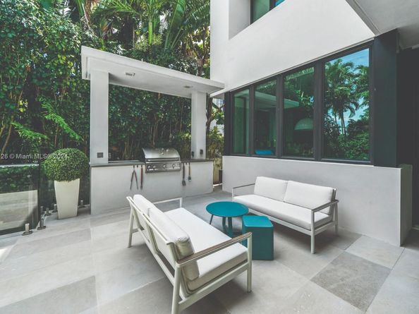5327 N Bay Rd, Miami Beach FL 33140