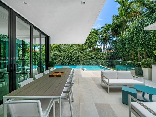 5327 N Bay Rd, Miami Beach FL 33140