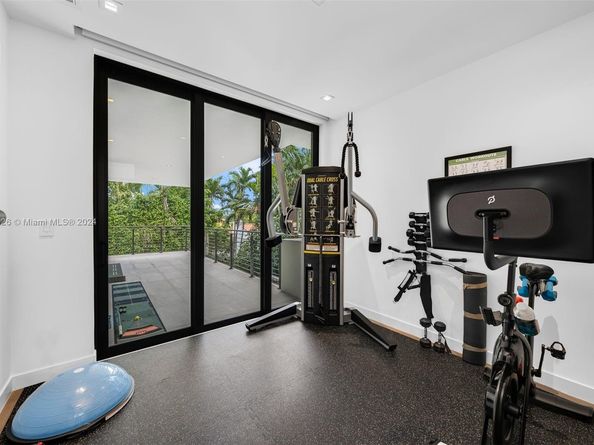 5327 N Bay Rd, Miami Beach FL 33140