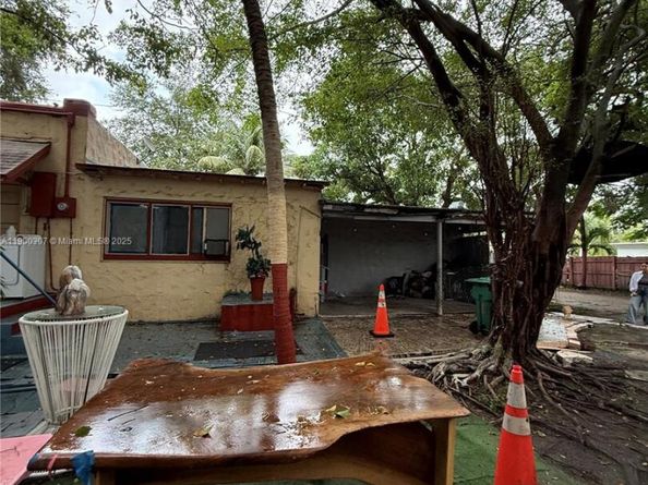 1361 NW 32nd St, Miami FL 33142