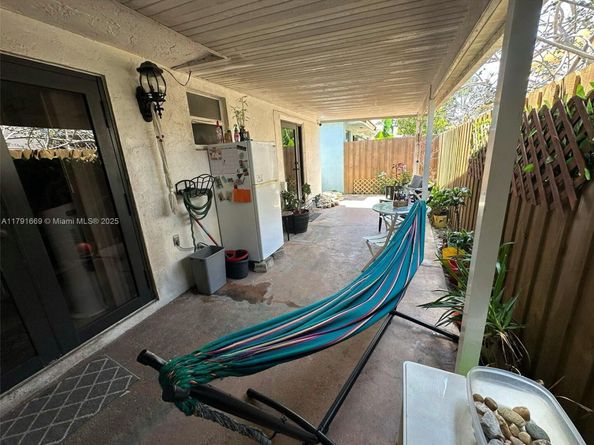 11537 SW 6th St, Sweetwater FL 33174