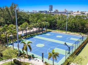 580 Egret Dr 111, Hallandale Beach FL 33009