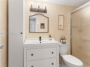 580 Egret Dr 111, Hallandale Beach FL 33009