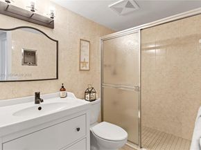 580 Egret Dr 111, Hallandale Beach FL 33009