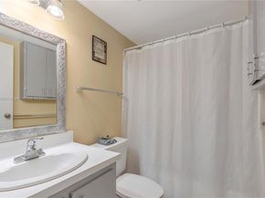 5805 Washington St 17, Hollywood FL 33023