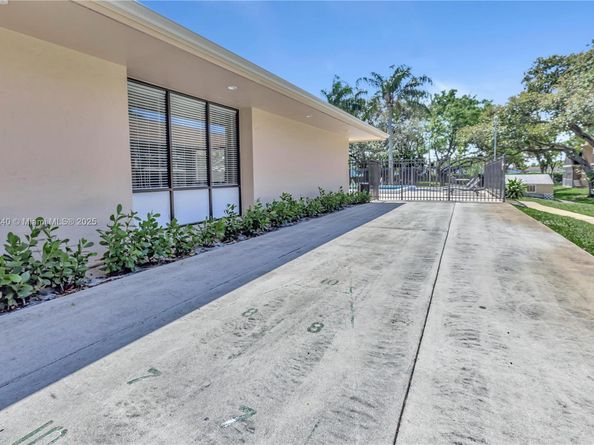 5805 Washington St 17, Hollywood FL 33023
