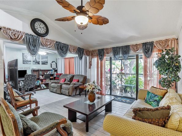 5805 Washington St 17, Hollywood FL 33023