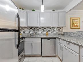 5805 Washington St 17, Hollywood FL 33023