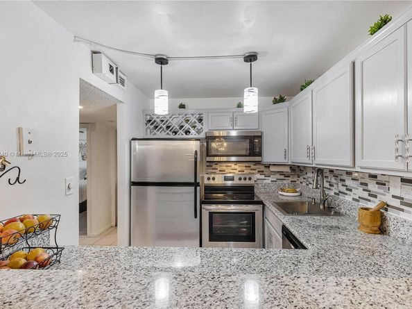 5805 Washington St 17, Hollywood FL 33023