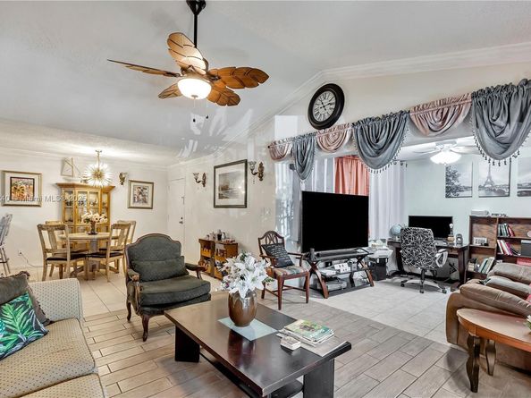 5805 Washington St 17, Hollywood FL 33023