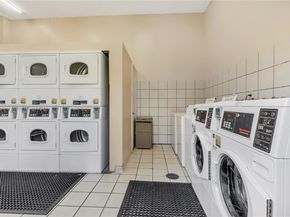 5805 Washington St 17, Hollywood FL 33023