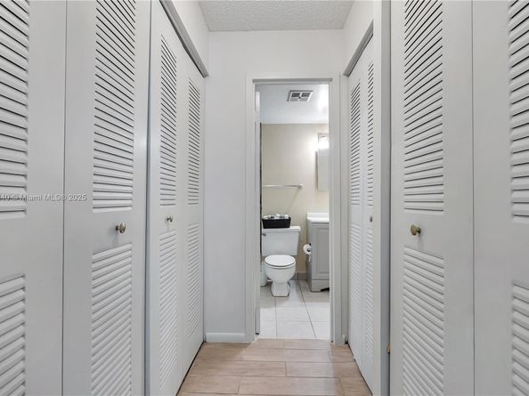 5805 Washington St 17, Hollywood FL 33023