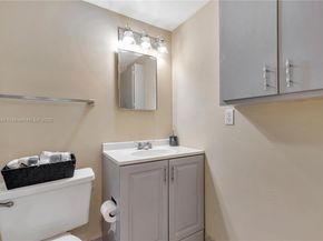 5805 Washington St 17, Hollywood FL 33023
