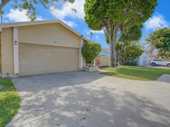 10 Afton Pl, Boynton Beach FL 33426