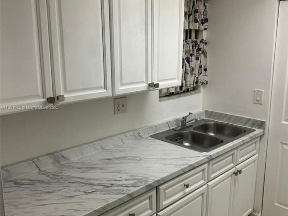576 NW 114th Ave 203, Sweetwater FL 33172