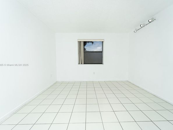 576 NW 114th Ave 203, Sweetwater FL 33172