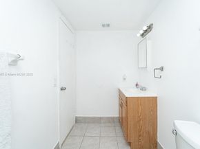576 NW 114th Ave 203, Sweetwater FL 33172
