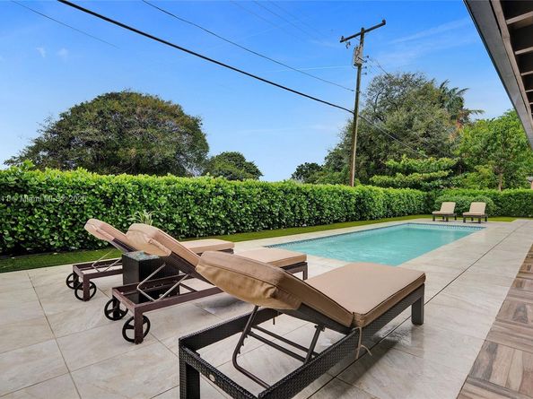 2156 NE 187th St, North Miami Beach FL 33179