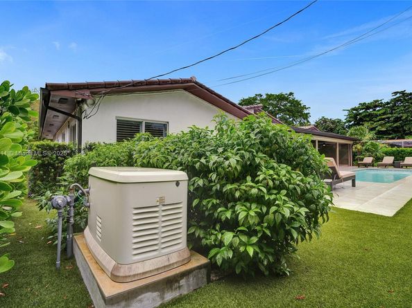 2156 NE 187th St, North Miami Beach FL 33179