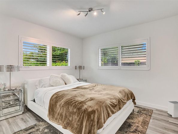 2156 NE 187th St, North Miami Beach FL 33179