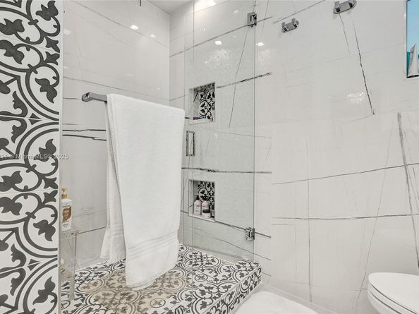 2156 NE 187th St, North Miami Beach FL 33179