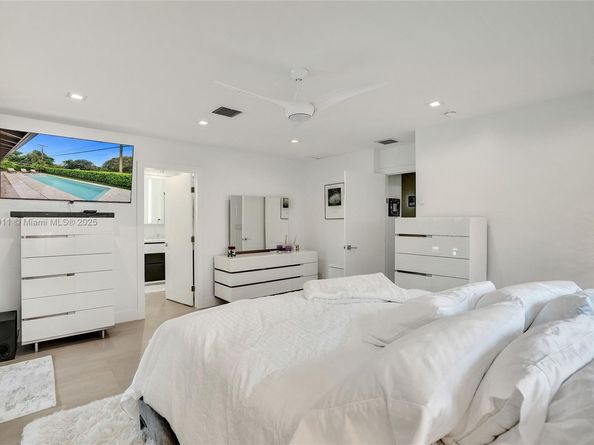 2156 NE 187th St, North Miami Beach FL 33179