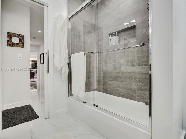 2156 NE 187th St, North Miami Beach FL 33179