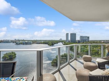17111 Biscayne Blvd