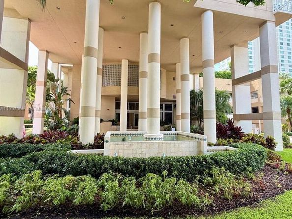 770 Claughton Island Dr 1503, Miami FL 33131