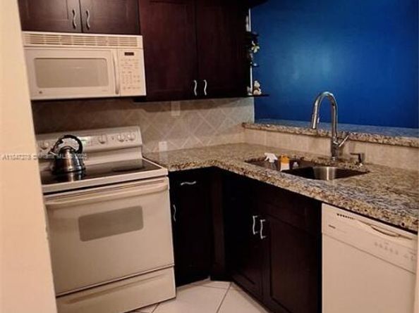 5835 Washington St 49, Hollywood FL 33023
