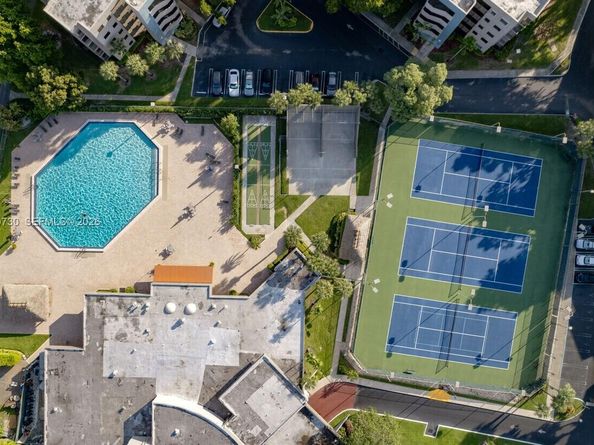 900 Colony Point Cir 317, Pembroke Pines FL 33026