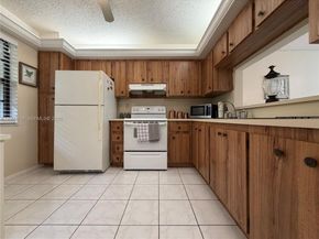 900 Colony Point Cir 317, Pembroke Pines FL 33026