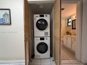 900 Colony Point Cir 317, Pembroke Pines FL 33026