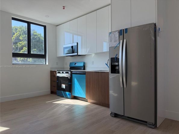 1037 NW 2nd St, Miami FL 33128