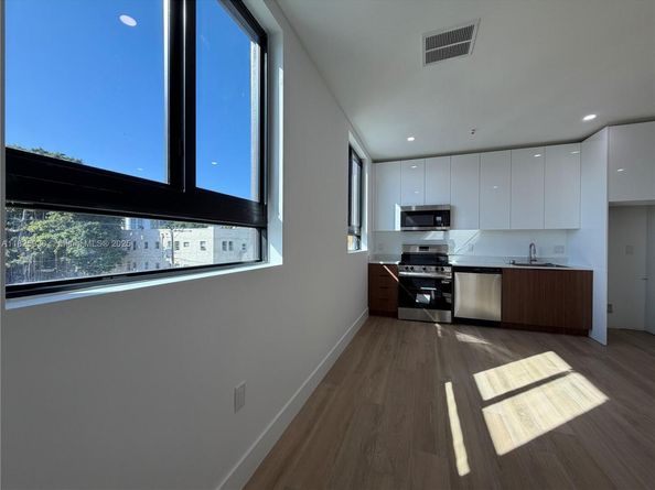 1037 NW 2nd St, Miami FL 33128